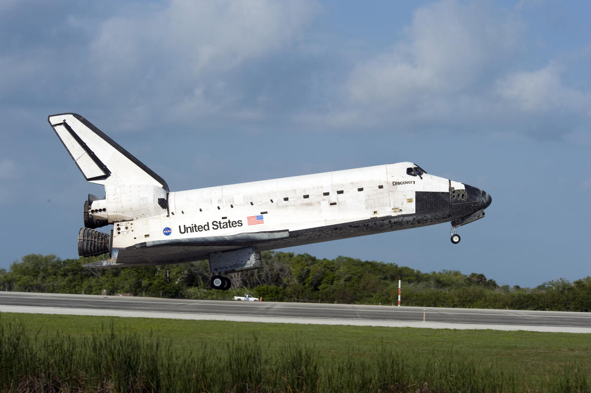 STS-132 landing at KSC.